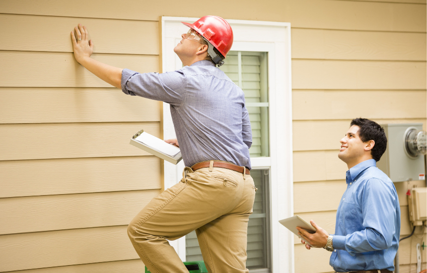 INSPECTION LOS ANGELES team inspecting home siding and exterior wall