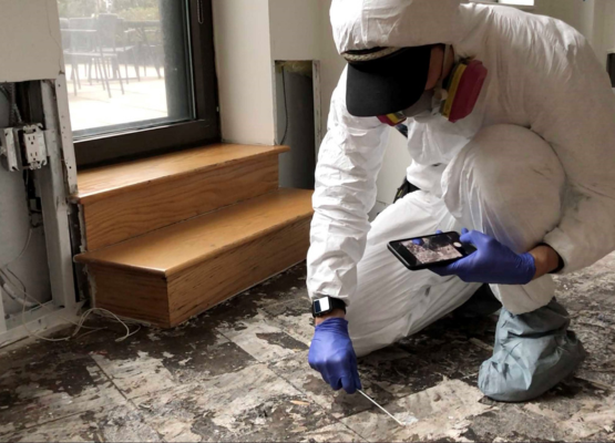 INSPECTION LOS ANGELES mold inspector collecting surface sample from flooring